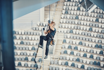 Seilunterstütztes Arbeiten mit SKYLOTECs Produktneuentwicklungen. (Foto © SKYLOTEC GmbH)